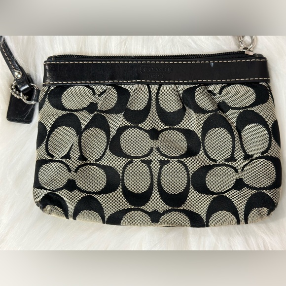 COACH Signature Hray/Black signature Wristlet - Picture 11 of 13